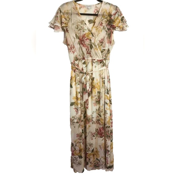 Luxology Dresses & Skirts - Luxology floral print maxi dress!